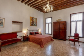 Flat with canal view near San Marco